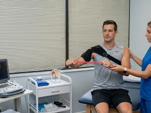 How Rotator Cuff Tears Are Treated Without Surgery in Pembroke Pines